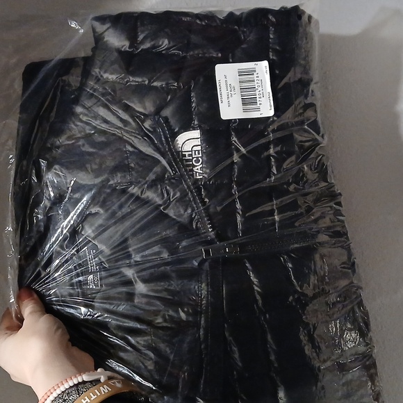 NWT The North Face Boy's’ and Girls' ThermoBall Hooded Jacket - LG (12) - Picture 5 of 5